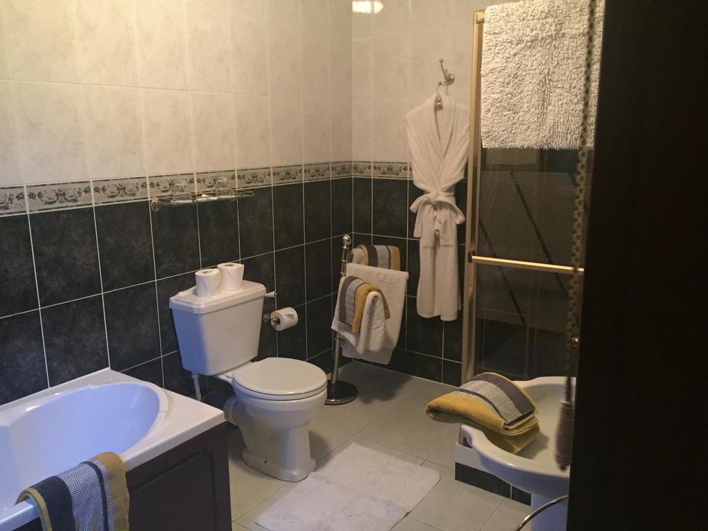 Caldhame House Hotel Crumlin  Екстериор снимка