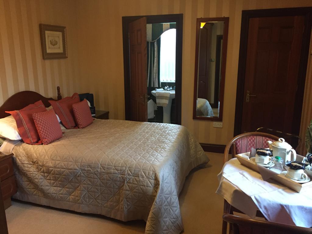 Caldhame House Hotel Crumlin  Екстериор снимка
